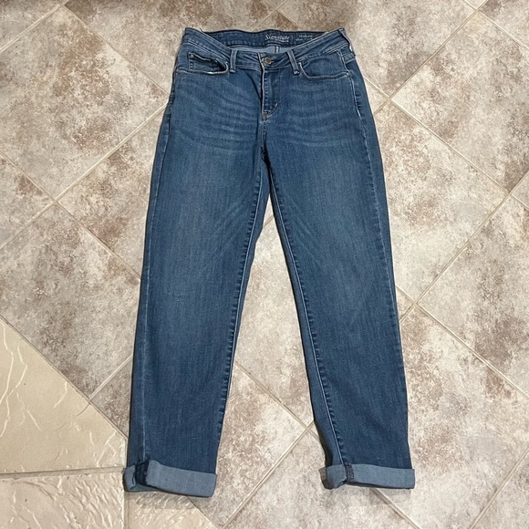 Levi’s Signature Slim Cuffed Mid Rise Blue Denim Jeans Size 2 Stretchy Crop - Picture 9 of 12